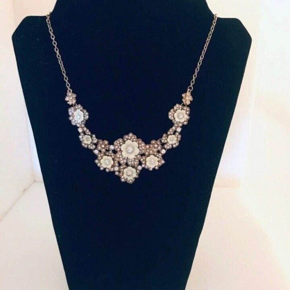 #9740 RHINESTONES WHITE FLOWERS NECKLACE 17 INCH LOBSTER CLAW